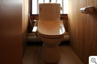 イメージ：ウォシュレットを男性と女性の共同トイレに１台ずつ。